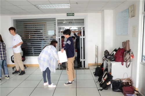 �����ˆT���M�а��z����